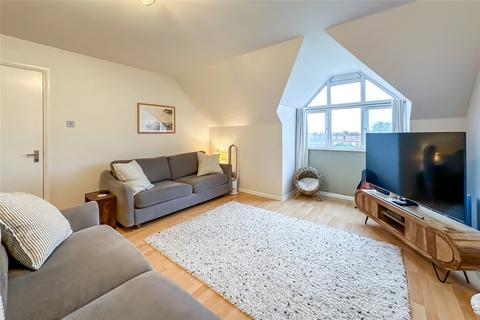 1 bedroom penthouse for sale, Gatcombe Court, Dexter Close, St. Albans, Hertfordshire, AL1