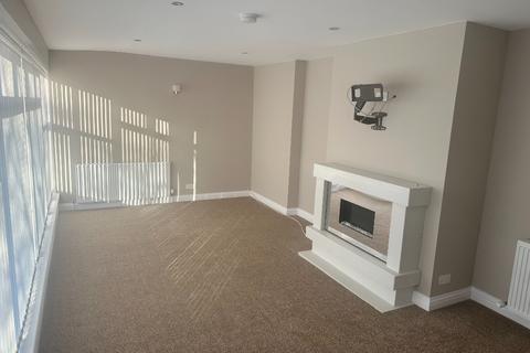 3 bedroom detached house to rent, St Patricks Road, Glasgow, ML11