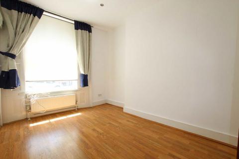 Studio to rent, Offord Road, London N1