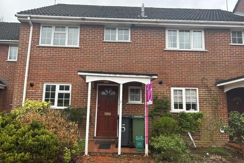 2 bedroom terraced house to rent, Elmhurst Court, Guildford GU1