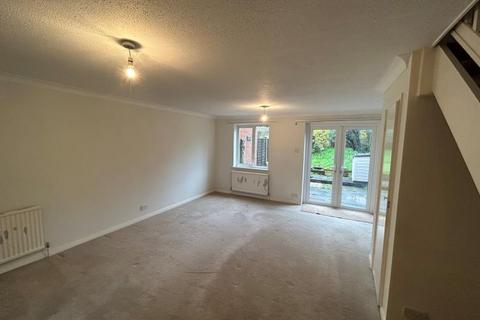 2 bedroom terraced house to rent, Elmhurst Court, Guildford GU1