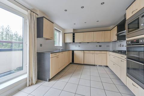 3 bedroom flat to rent, Carew Road, Northwood, HA6