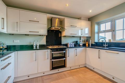 4 bedroom detached house for sale, Lyndon Close, Bramham, Wetherby, LS23 6SR