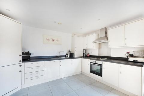 2 bedroom flat to rent, Augustine Bell Tower, Pancras Way, London