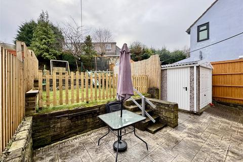 3 bedroom semi-detached house for sale, Southfield Road, Almondbury, Huddersfield, HD5 8RJ