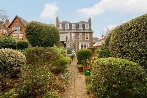 undefined, Lauriston Road, London SW19