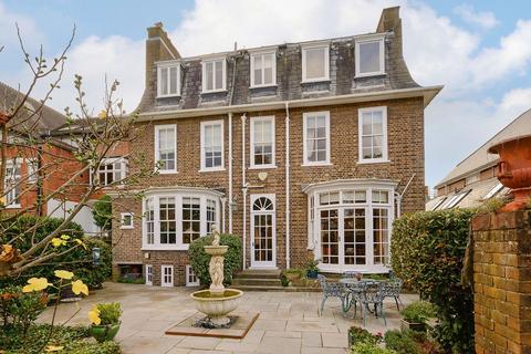 undefined, Lauriston Road, London SW19