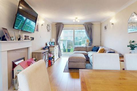 2 bedroom terraced house for sale, Beatty Lane, Basildon, Essex, SS14