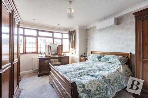 5 Eyre Close, Romford, RM2 6AR