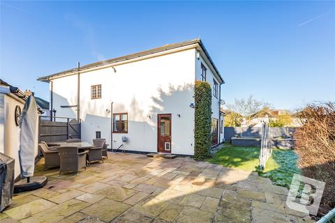 5 Eyre Close, Romford, RM2 6AR