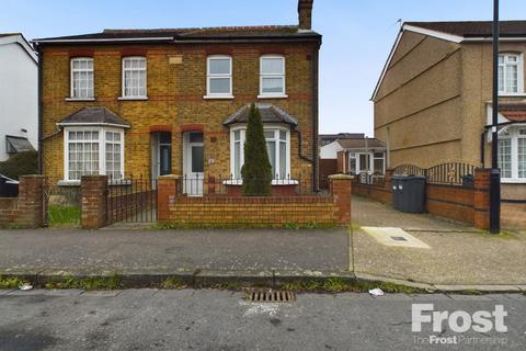 5 bedroom semi-detached house to rent, Fruen Road, Feltham, TW14