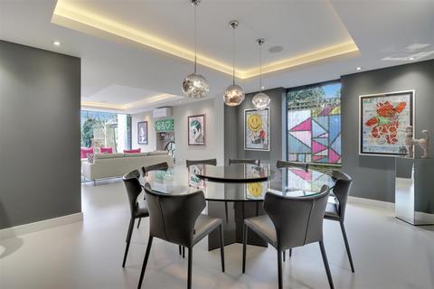 6 bedroom detached house for sale, Abbey View, London