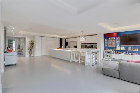 3 Abbey View, London, NW7 4PB