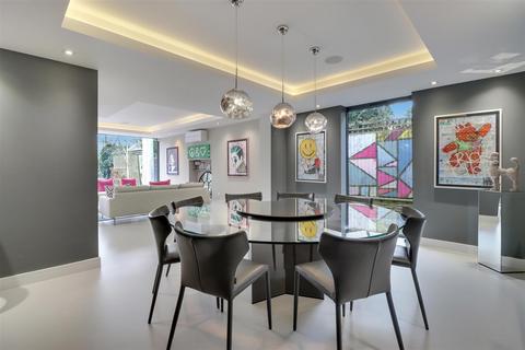 3 Abbey View, London, NW7 4PB