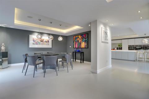 3 Abbey View, London, NW7 4PB