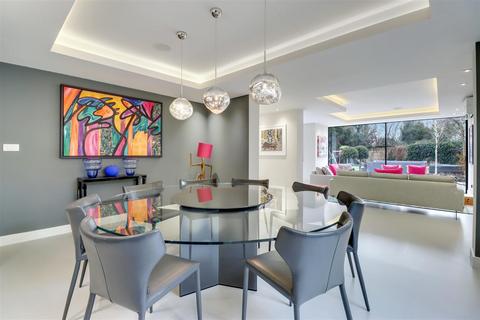 3 Abbey View, London, NW7 4PB