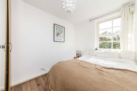 2 bedroom flat to rent, York Road, London SW11