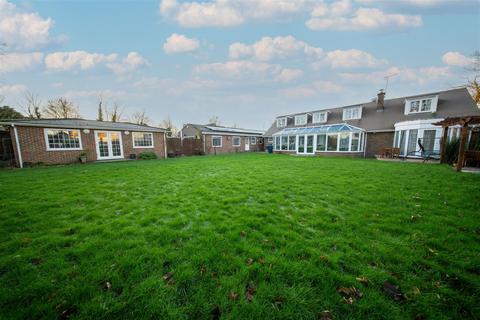 7 bedroom detached house for sale, Tentelow Lane, Southall UB2