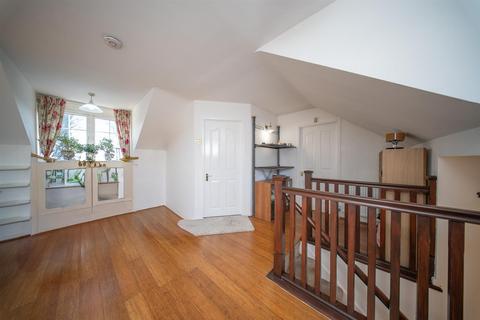 7 bedroom detached house for sale, Tentelow Lane, Southall UB2