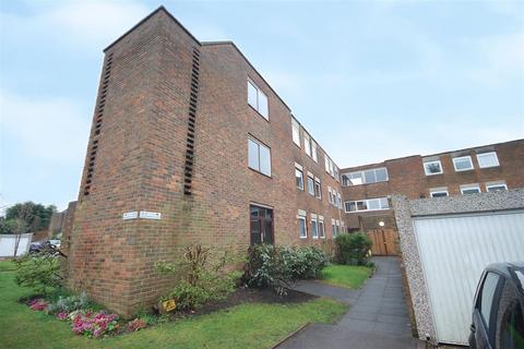 2 bedroom apartment to rent, Hawkesworth Close, Northwood HA6