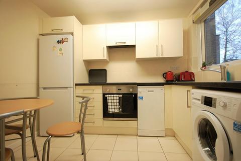 2 bedroom apartment to rent, Hawkesworth Close, Northwood HA6