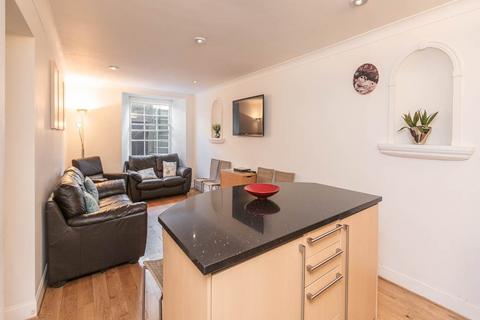 3 bedroom flat to rent, Albany Street, Edinburgh,