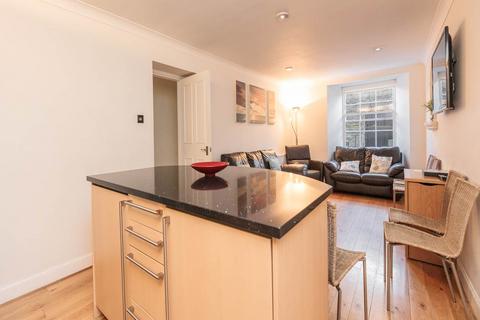 3 bedroom flat to rent, Albany Street, Edinburgh,