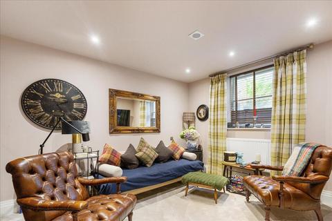 3 bedroom apartment for sale, Fulham Palace Road, Fulham, London, SW6