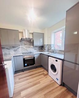 2 bedroom flat for sale, Silver Birch Close, London N11