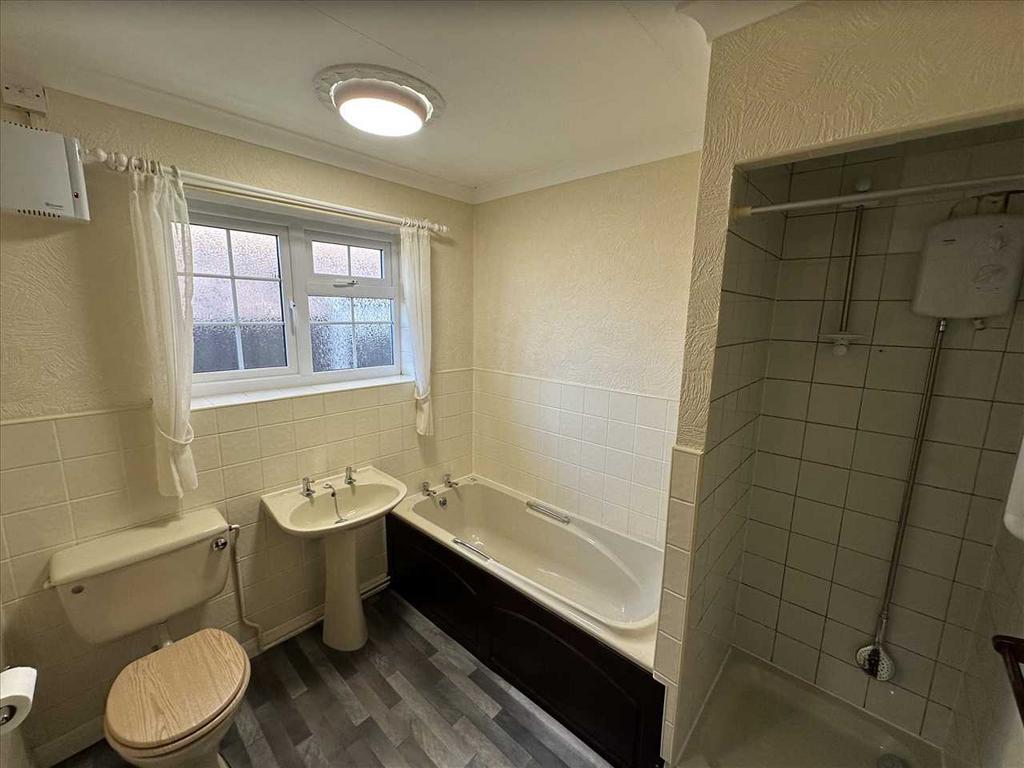 Family bathroom: