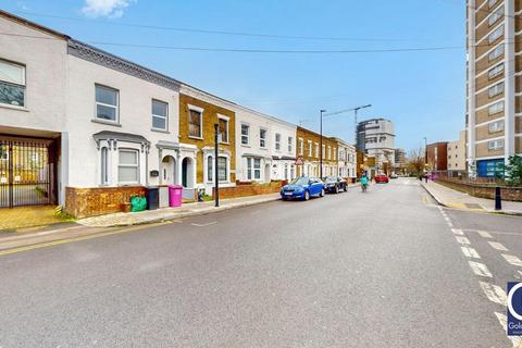 4 bedroom terraced house to rent, Bow Common Lane, London, E3