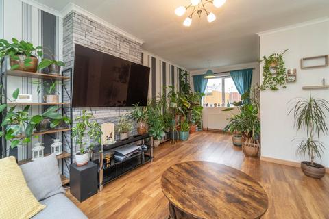 6 Burnbrae Road, Harthill, Shotts, ML7 5QZ
