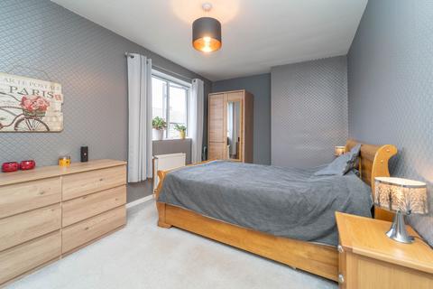 6 Burnbrae Road, Harthill, Shotts, ML7 5QZ