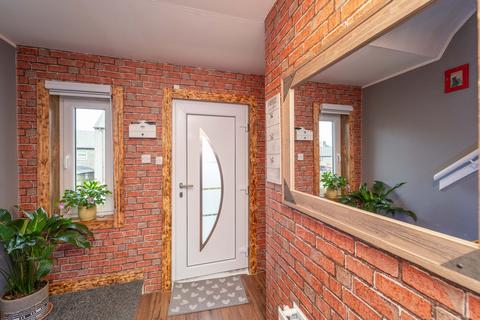6 Burnbrae Road, Harthill, Shotts, ML7 5QZ
