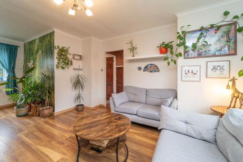 6 Burnbrae Road, Harthill, Shotts, ML7 5QZ