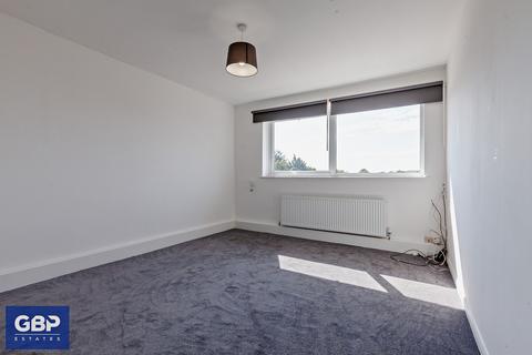 2 bedroom flat for sale, Great Cullings, Romford, RM7