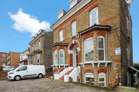 4 bedroom flat to rent, Willesden Lane, London, NW6