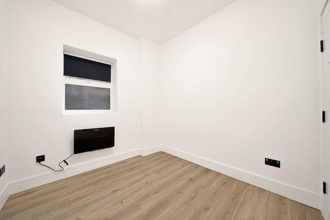 4 bedroom flat to rent, Willesden Lane, London, NW6