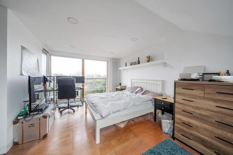 4 bedroom terraced house for sale, Lyham Road, London