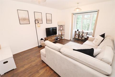 1 bedroom flat for sale, Bridge Court, Craigmount, Radlett