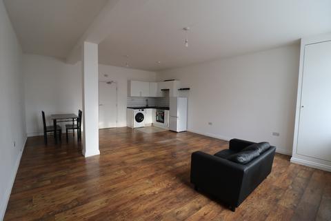 2 bedroom flat to rent, Queensway