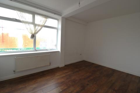 2 bedroom flat to rent, Queensway