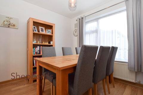 6 Ermine Close, Cheshunt, Waltham Cross, EN7 5BL