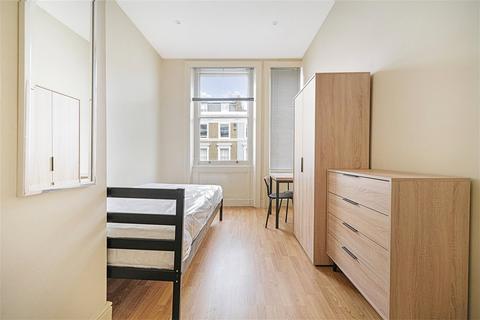 Studio to rent, Collingham Place, London, SW5