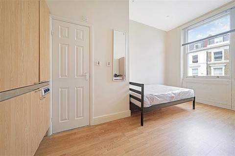 Studio to rent, Collingham Place, London, SW5