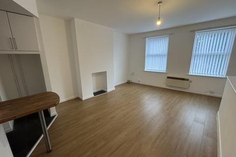 2 bedroom flat to rent, New Ferry Road, Wirral CH62