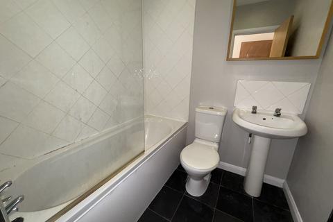 2 bedroom flat to rent, New Ferry Road, Wirral CH62