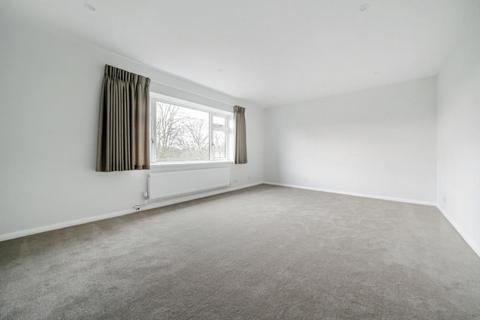 2 bedroom apartment to rent, Virginia Water