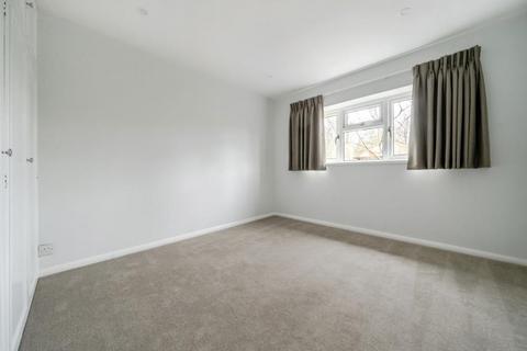 2 bedroom apartment to rent, Virginia Water