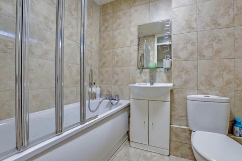 37 Bredhurst Close, London, SE20 7BH